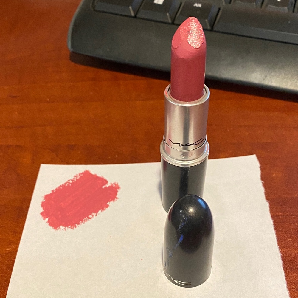 MAC 802 brave satin Lipstick